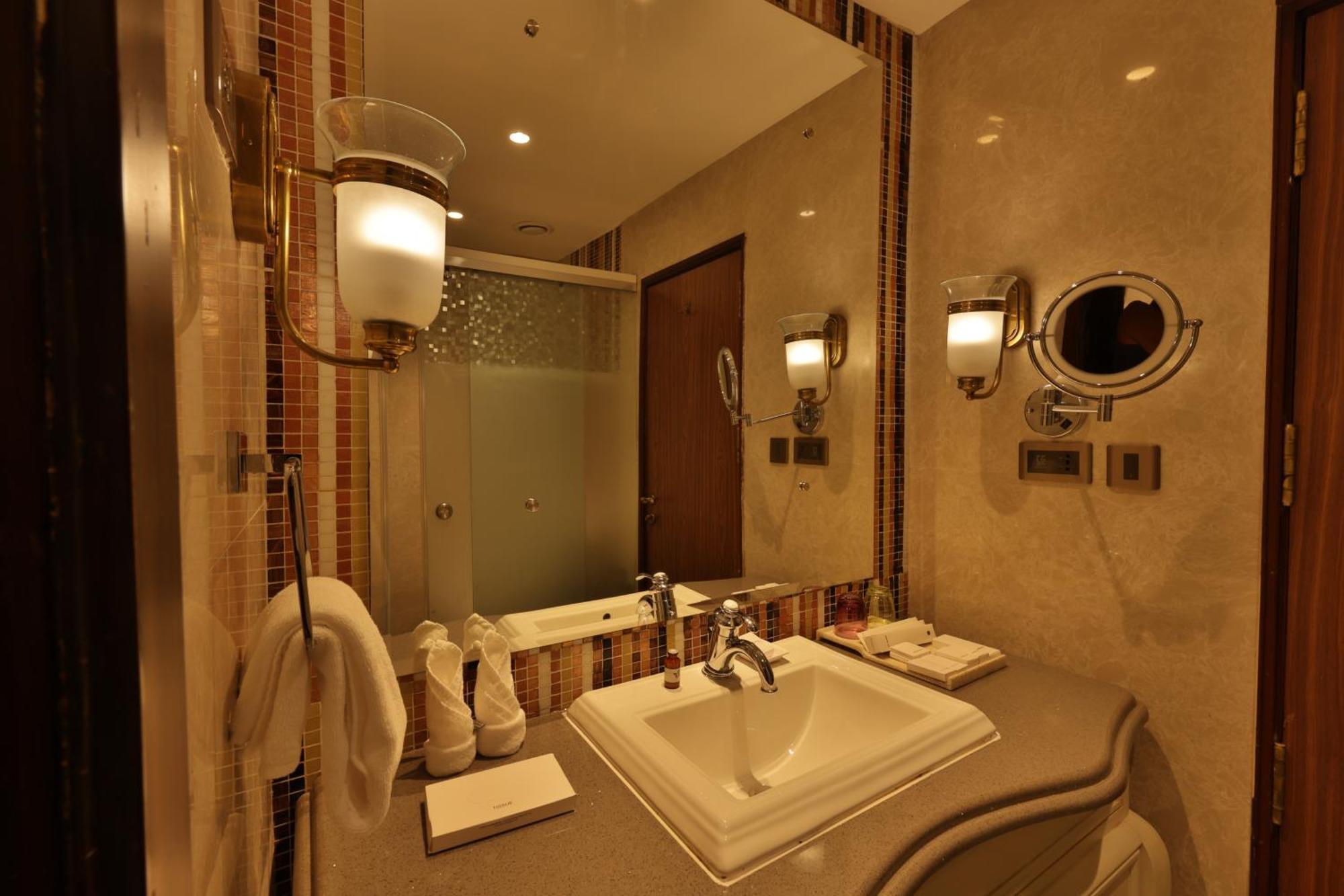 Fragrant Nature Munnar - A Five Star Classified Hotel Room photo